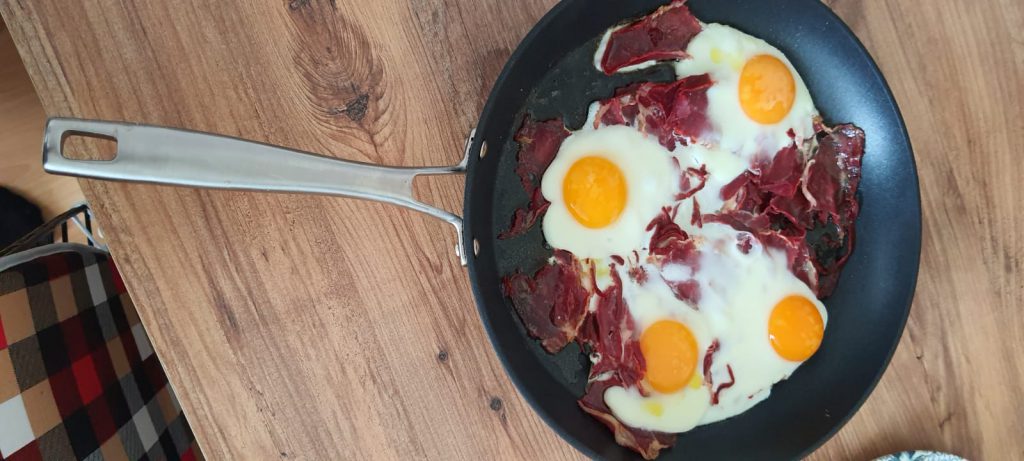 Pastırmalı Yumurta