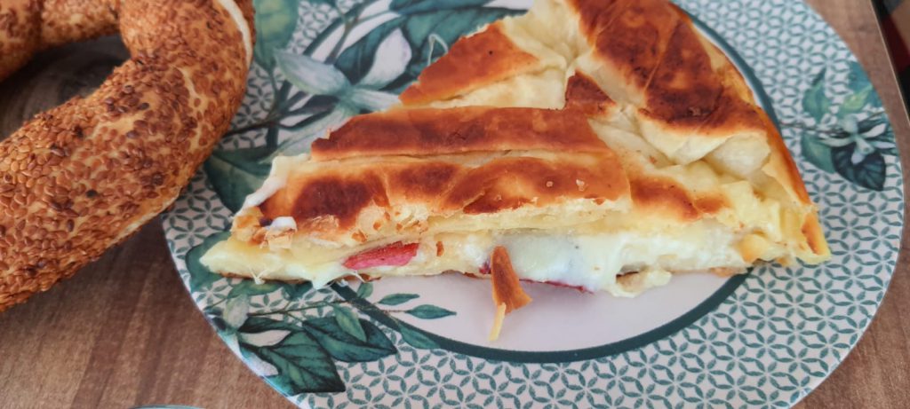 Salamlı Tepsi Böreği